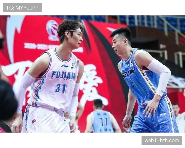 邱彪设计绕掩护战术,为射手陈林坚提升三分效率